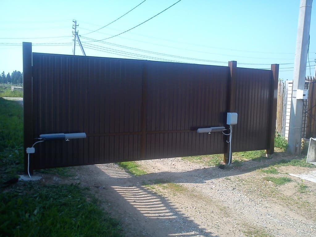 Пример установки автоматизических распашных ворот